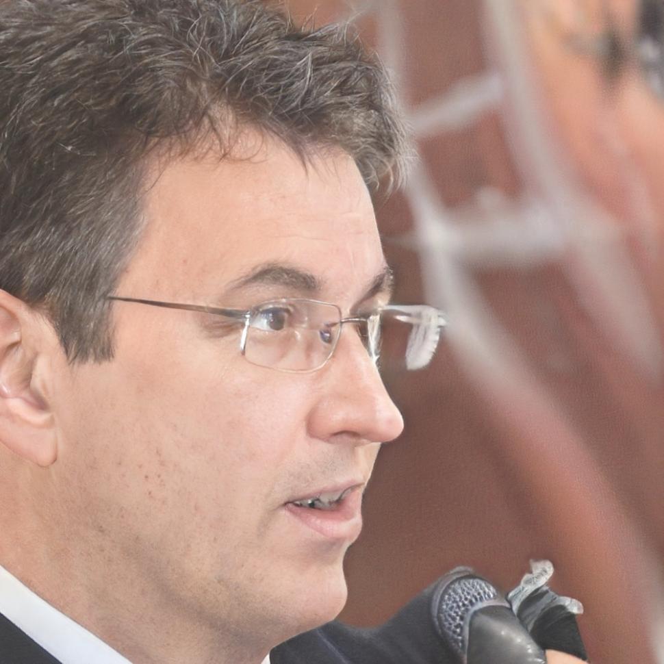 Carlos Mendoza, instructor principal de finanzas personales